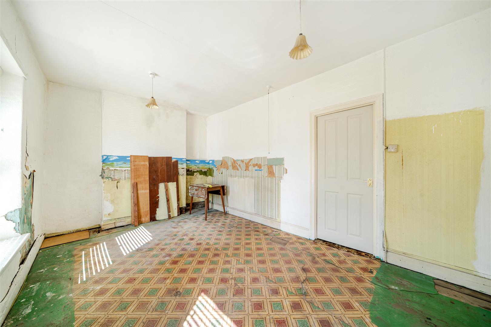 Middle Road, Gendros, Swansea, SA5 8ES